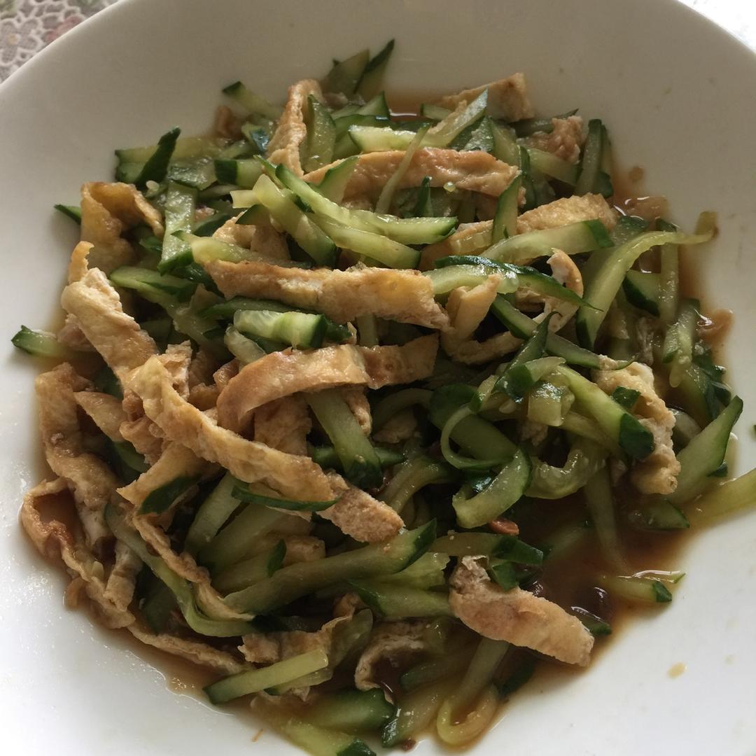 夏天来了--鸡蛋黄瓜凉菜