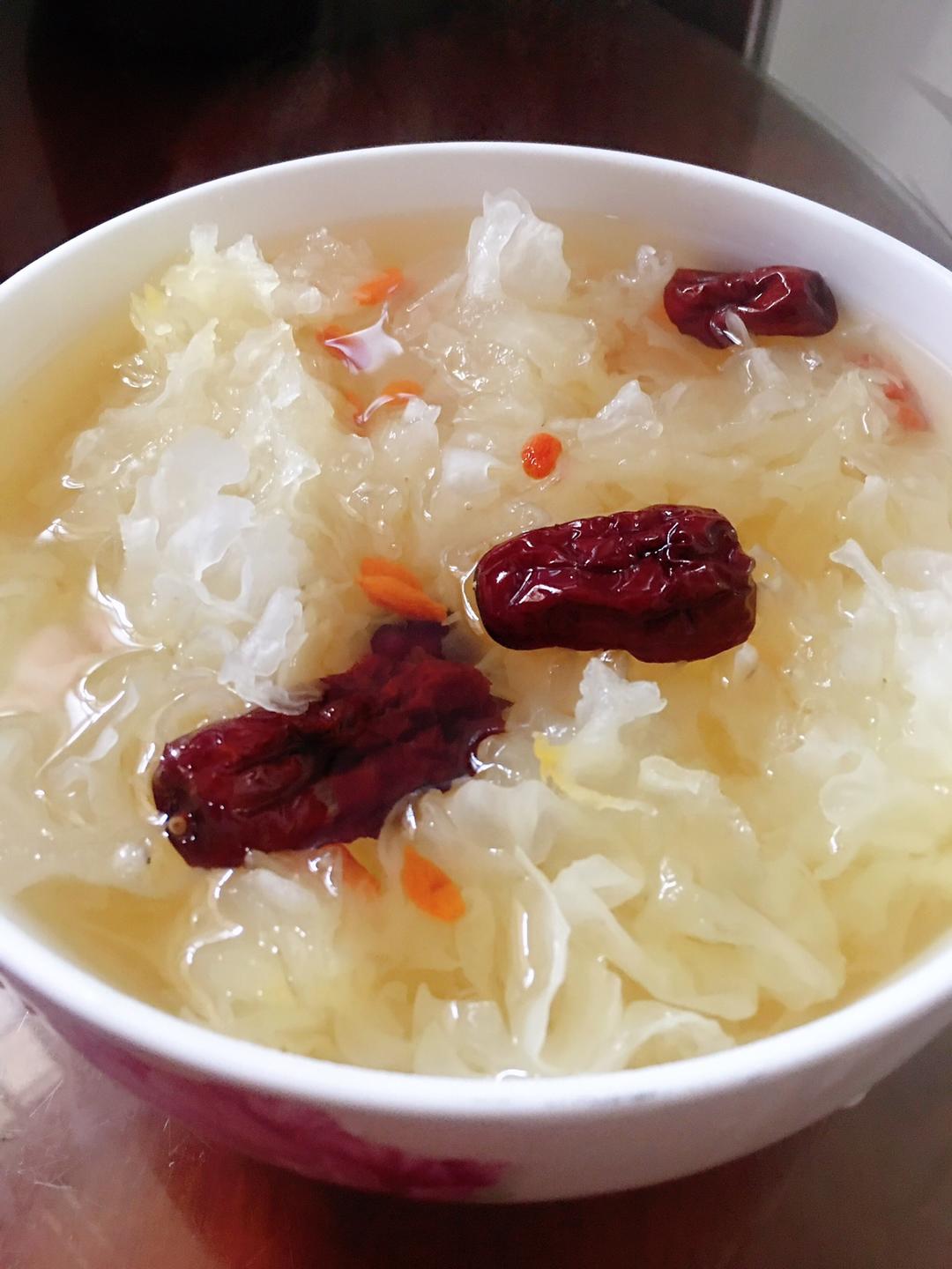 银耳甜汤