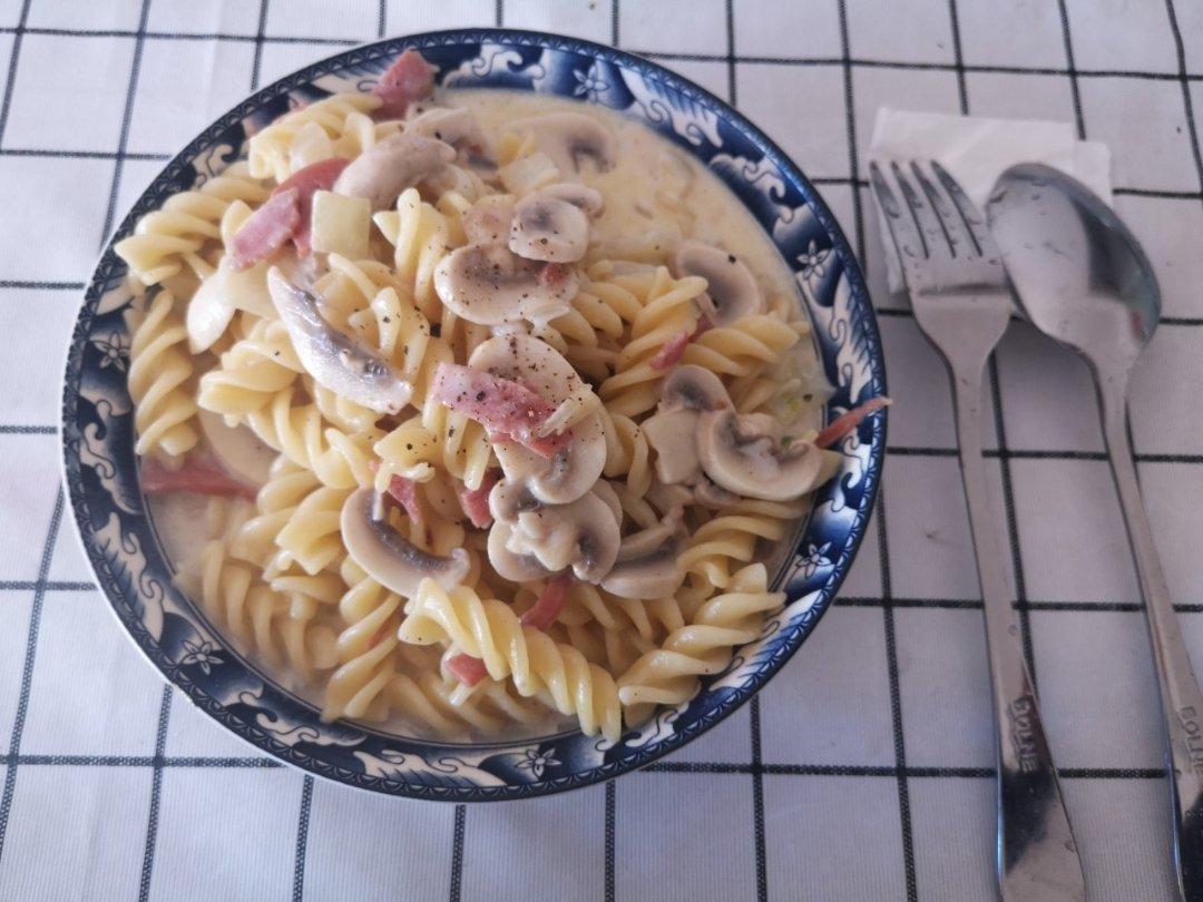 低脂奶油蘑菇汤🍄[不用黄油和奶油超简单]
