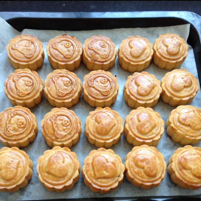 广式月饼—蛋黄芝麻月饼