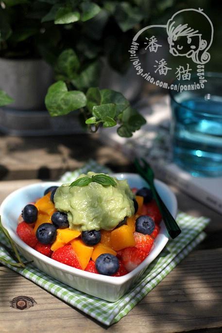 牛油果酱水果沙拉的做法