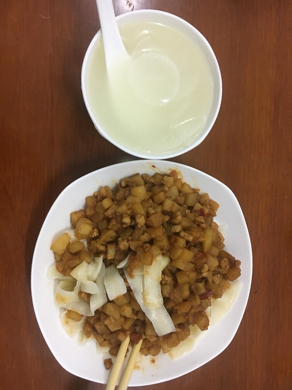 土豆炸酱面