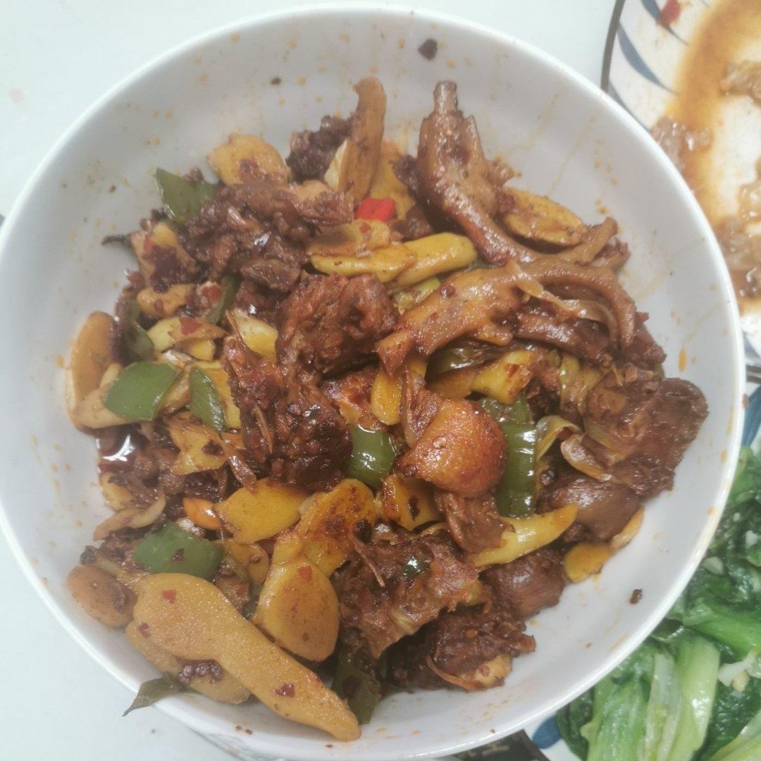 子姜焖鸭煲