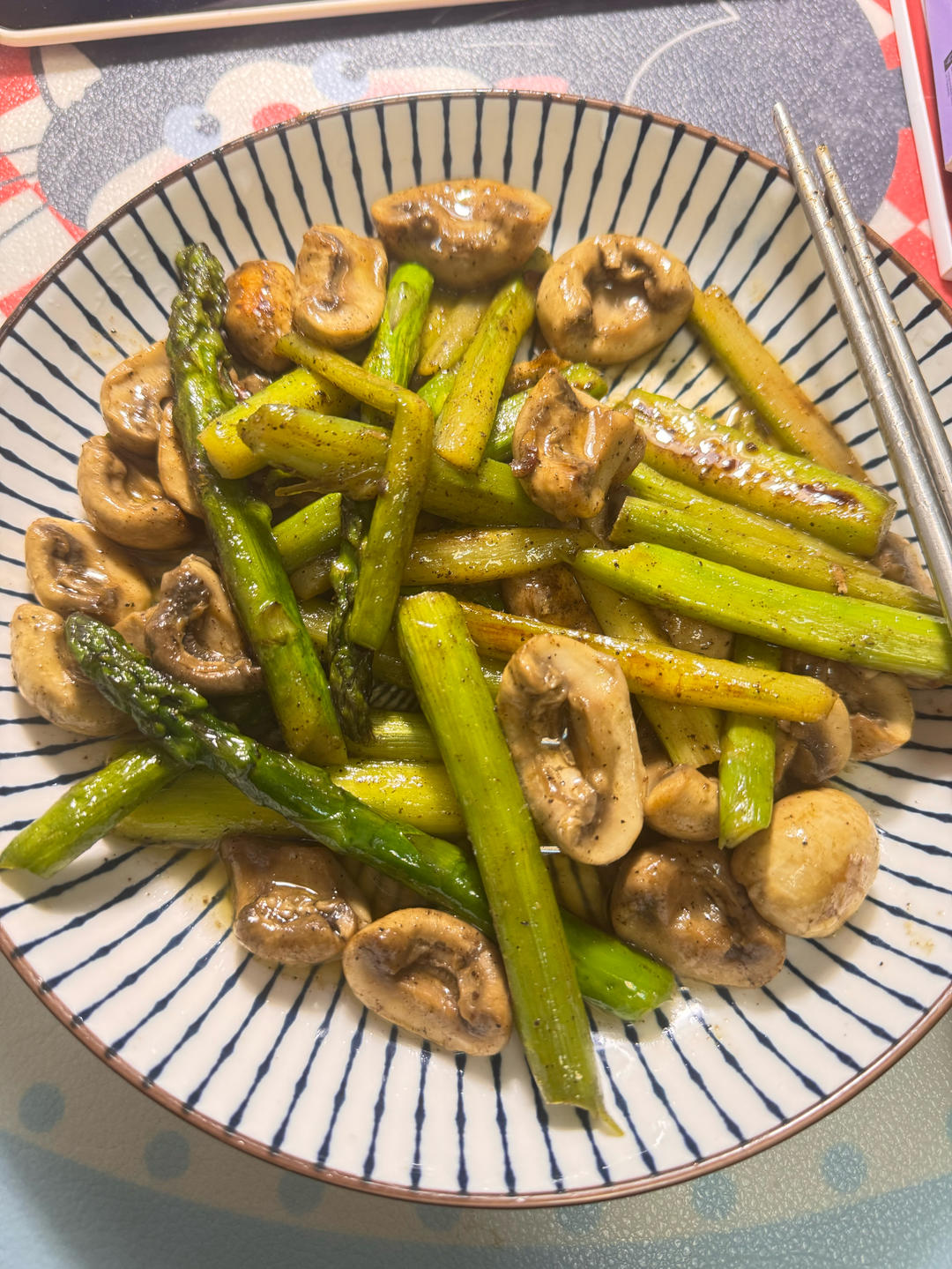 口蘑炒芦笋