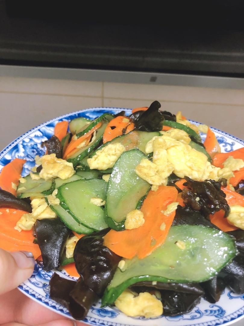 木耳黄瓜胡萝卜鸡蛋