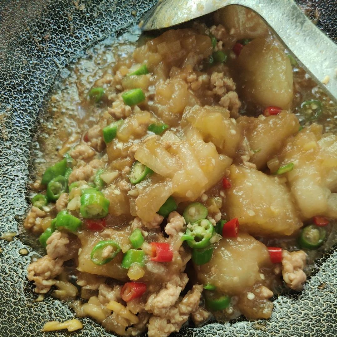 红烧冬瓜最完美做法，不加一滴水，瞬间秒杀红烧肉