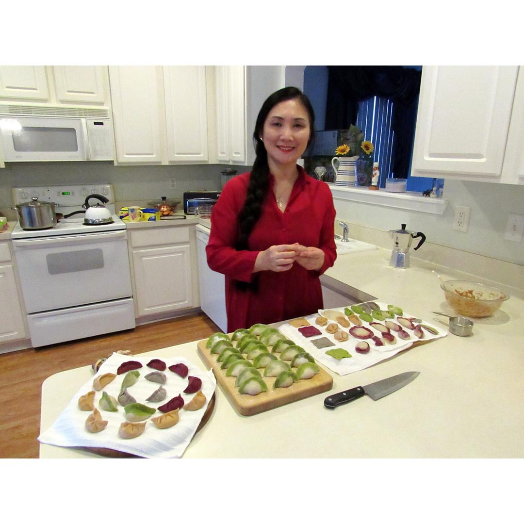 视频教你变着花样包饺子：5种颜色和8种包法