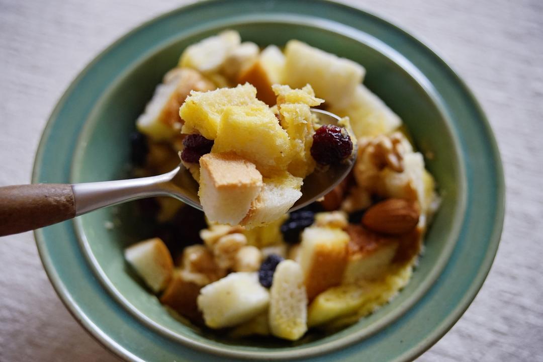 快手早餐｜一学就会的微波炉吐司布丁的做法