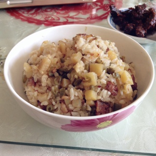 五花肉豆角焖饭