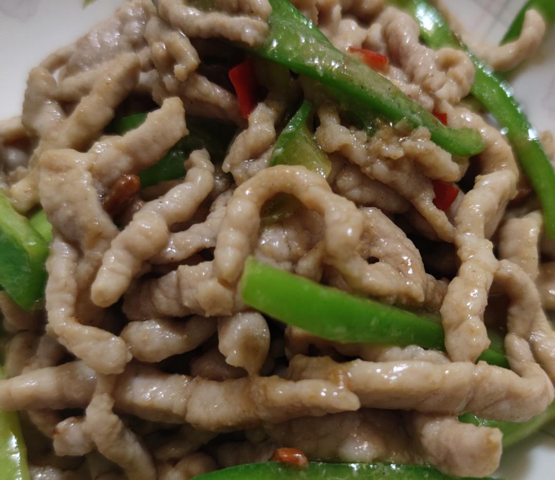 青椒肉丝，这样炒太好吃了。