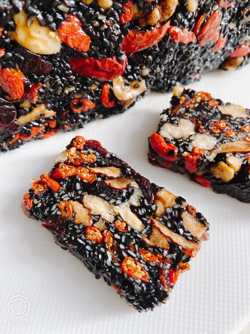 芝麻核桃枸杞养生糕