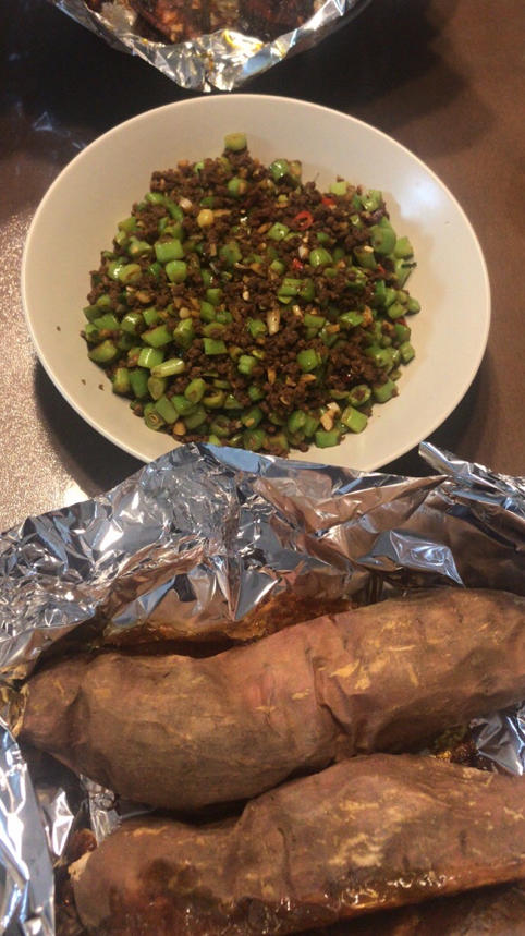 香辣肉末炒豆角 Hot Chili Beans with Pork Mince