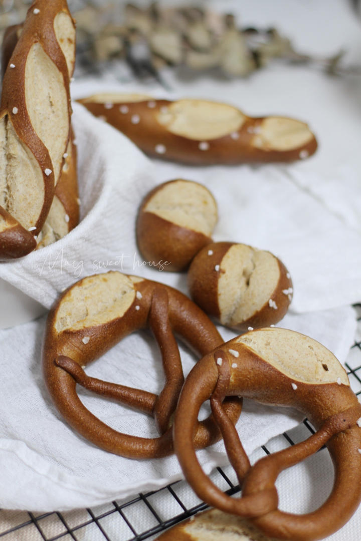 may来啦做的德国碱水面包/普雷节/中国结/绣球/红豆碱水棒/五股辫/六