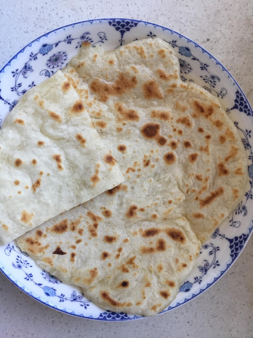 烙饼不硬的小窍门 掌握了你也能看出柔软多层凉了不硬的小油饼