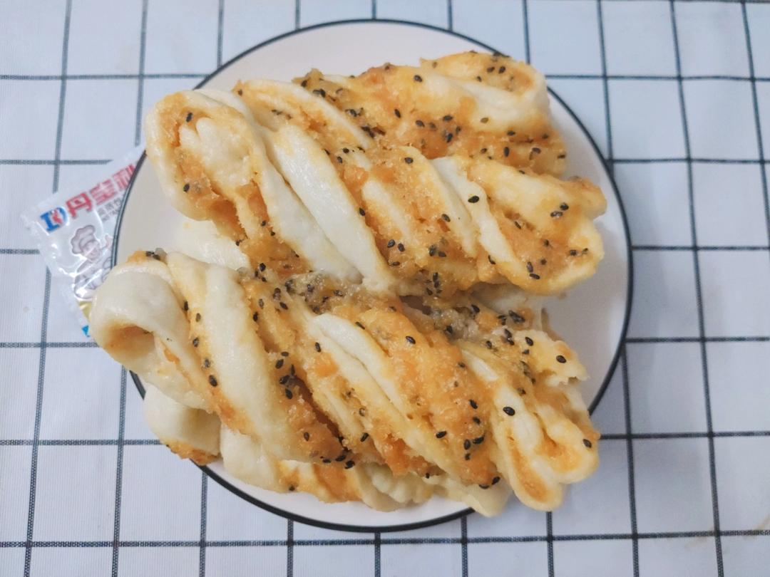 金沙咸蛋黄花卷