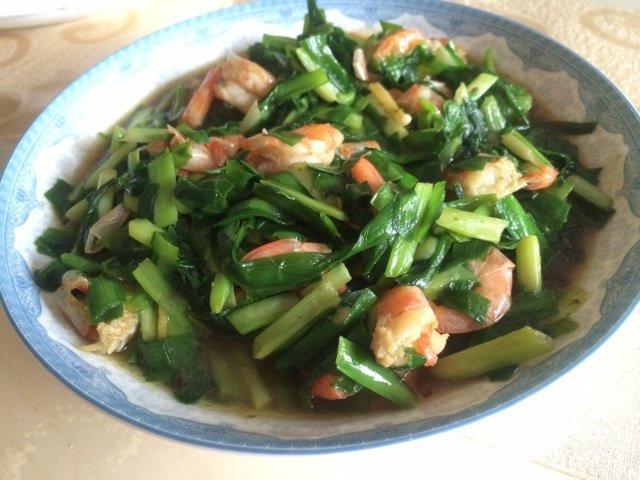 韭菜炒大虾的做法