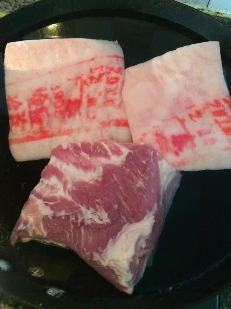 湖南经典菜“梅菜扣肉”的做法 步骤2