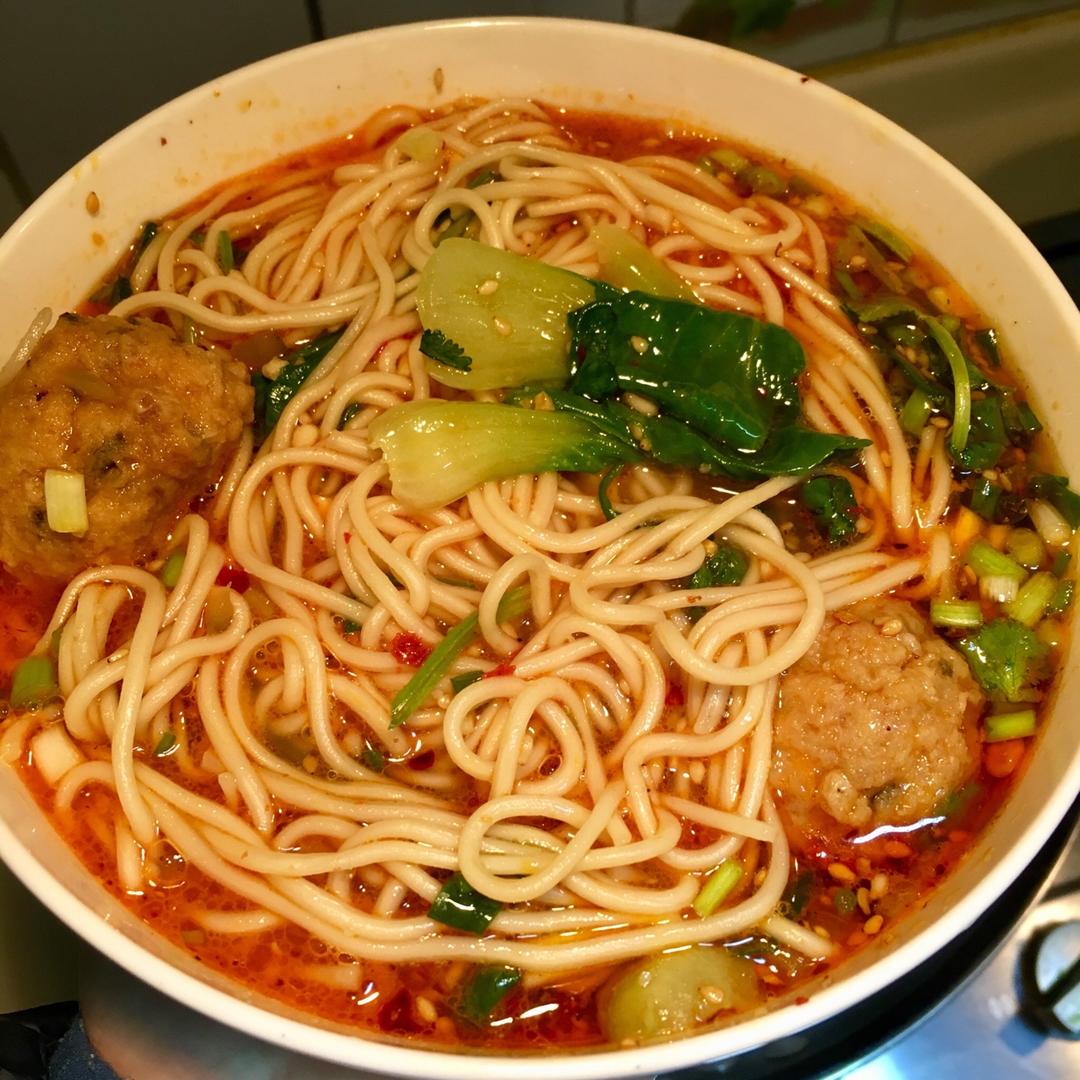 熊大熊二的小厨房做的重庆麻辣小面