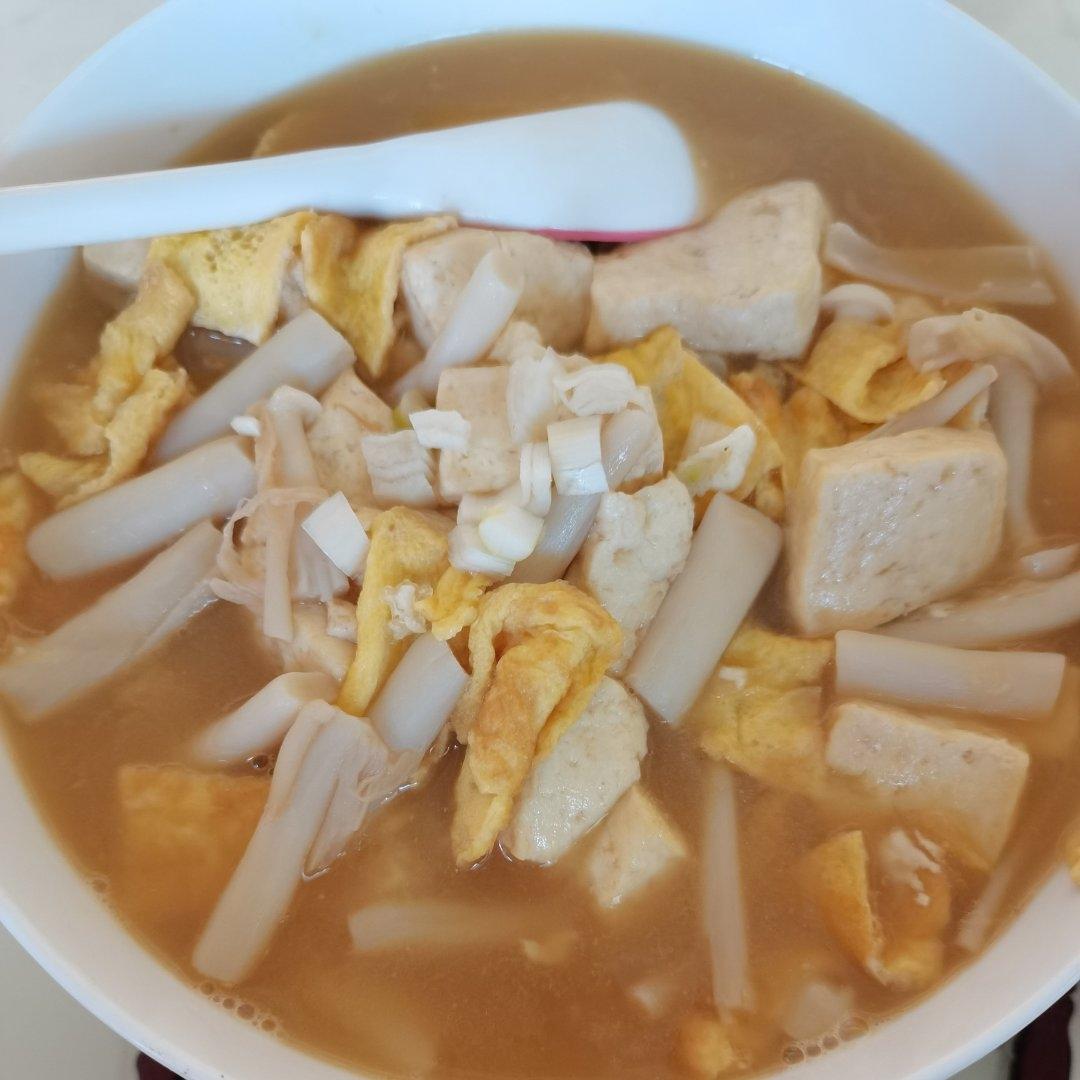 海鲜菇豆腐汤，超简单，晚上喝一碗暖暖的🍲