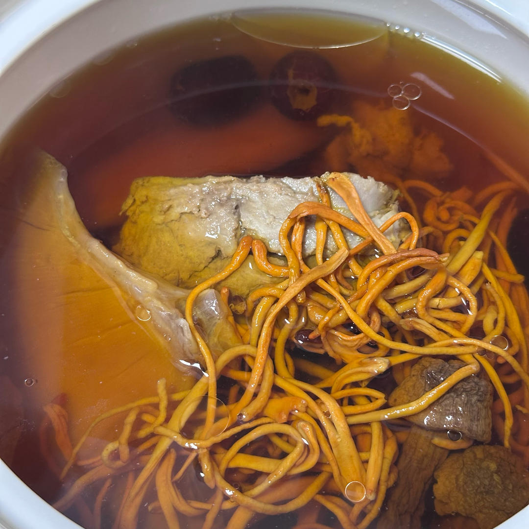 鱼翅干贝姬松茸汤