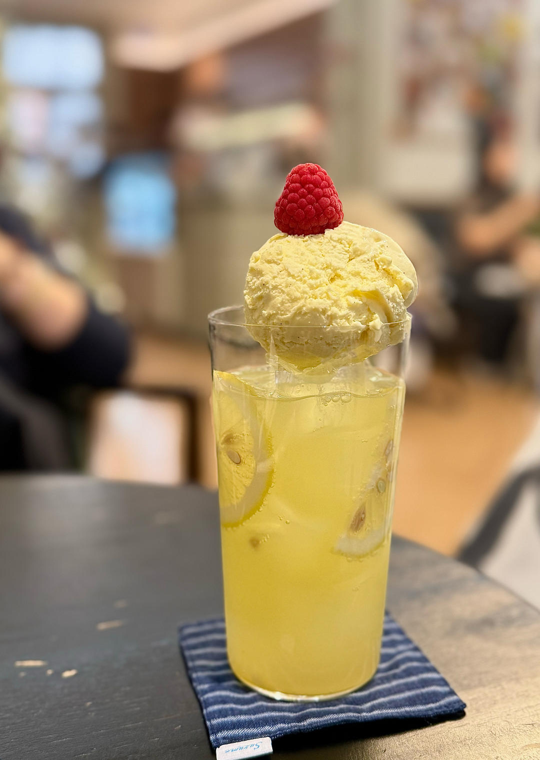 爱就是在一起。走遍世界。揽尽风景。食尽美味。感受美好。