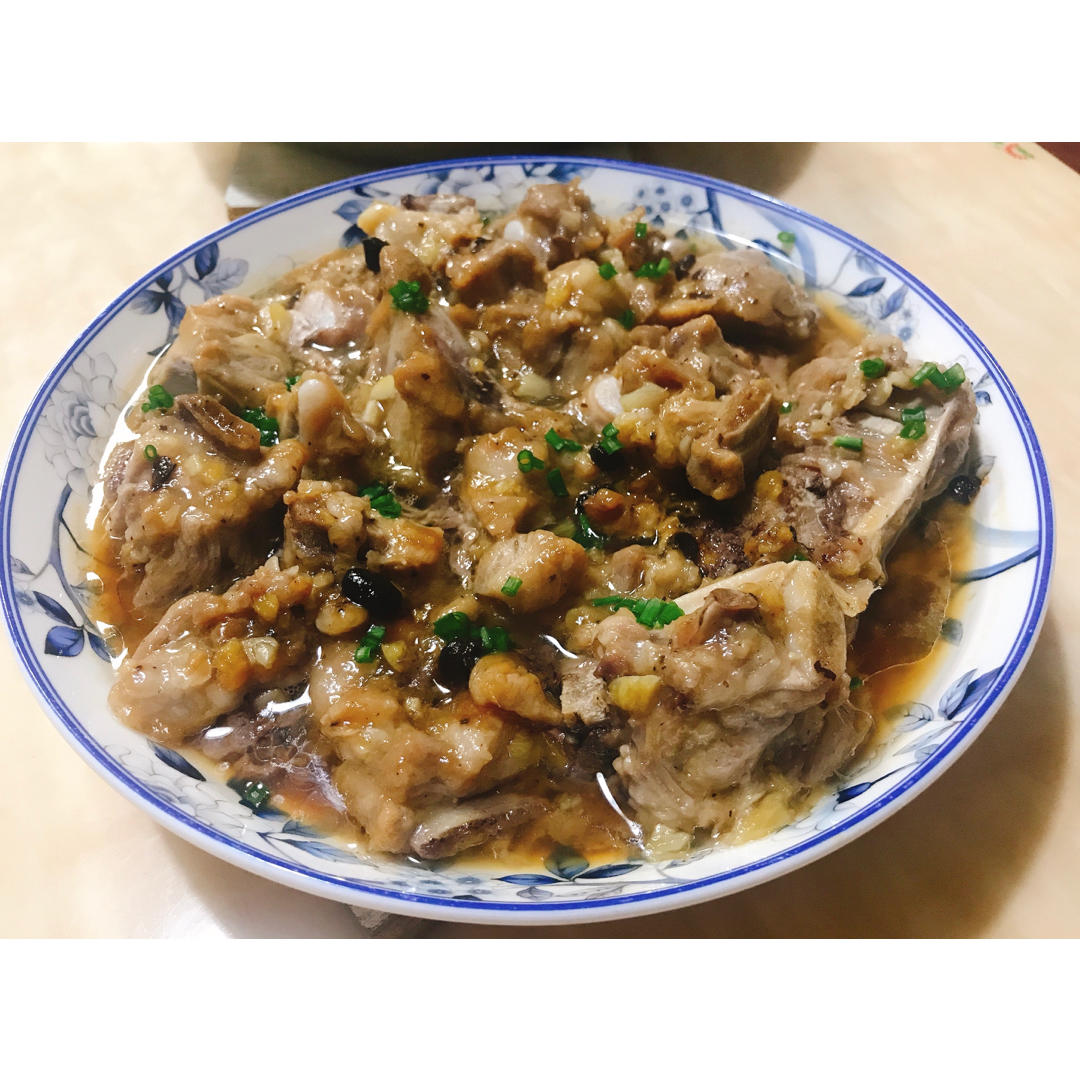 排骨怎么蒸才嫩？第一步先焯水就错了，记住这个窍门排骨嫩滑多汁