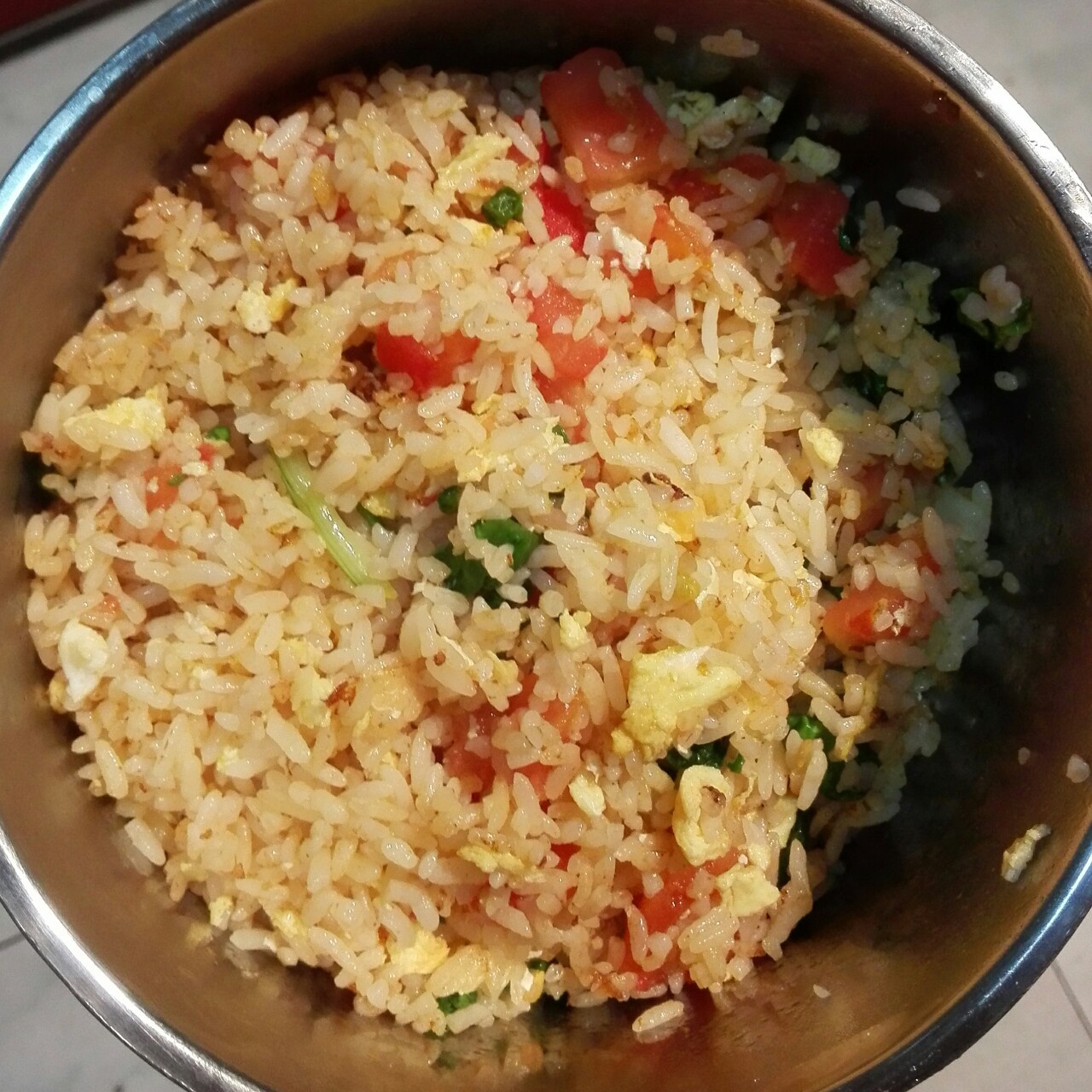 西红柿菜叶蛋炒饭