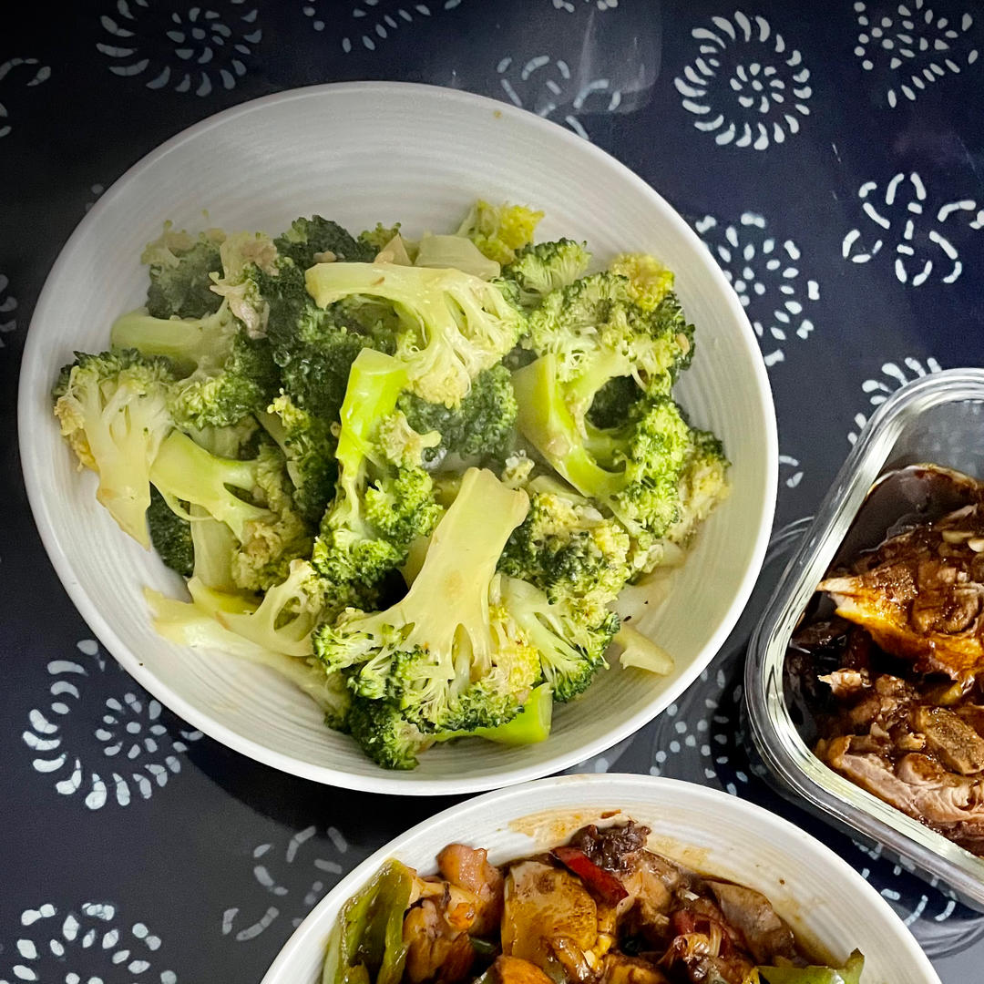 好吃到爆的耗油蒜蓉西兰花(从不修图，喜欢请关注)