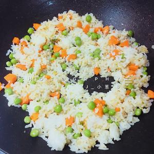 青豆虾仁蛋炒饭J_小葱’S的做法 步骤15