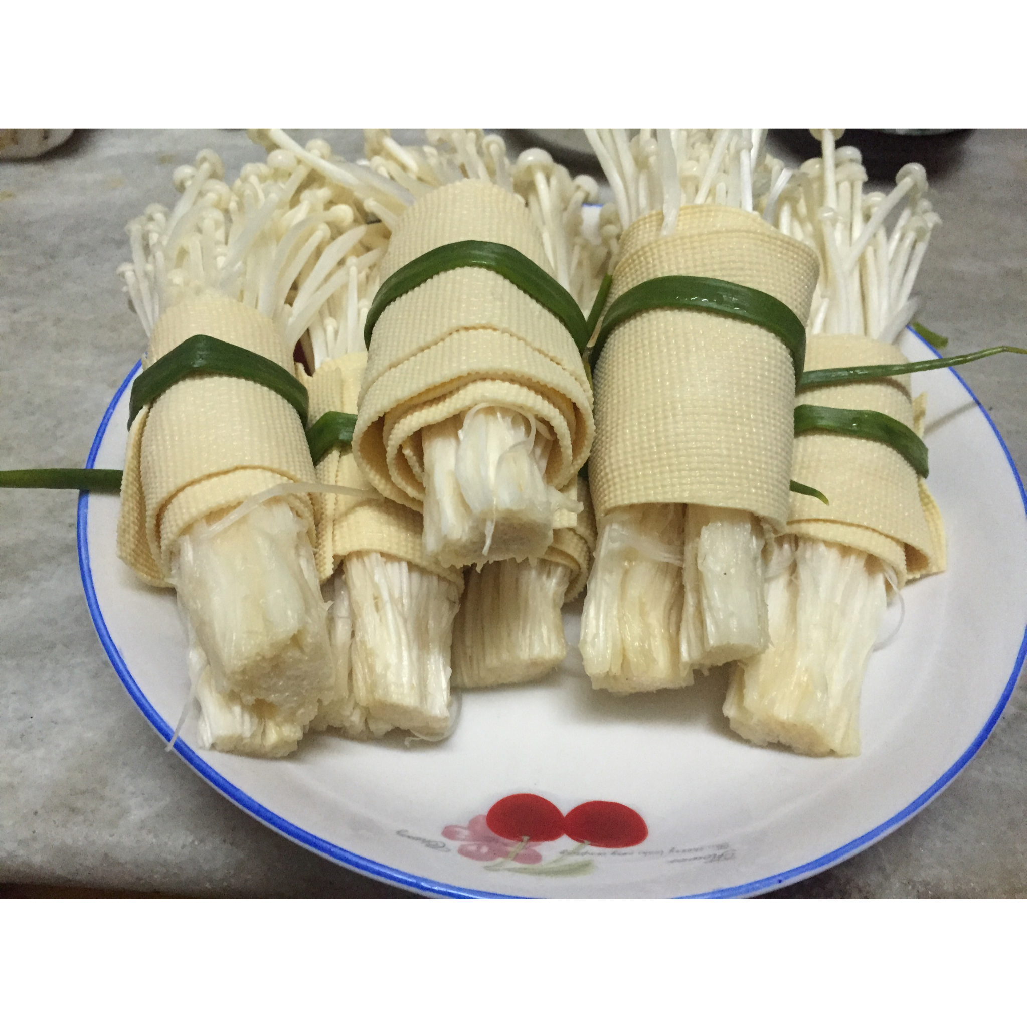 豆皮卷金针菇