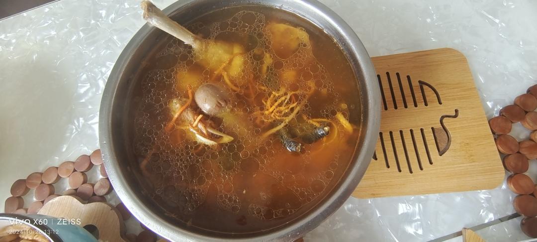 虫草花母鸡汤