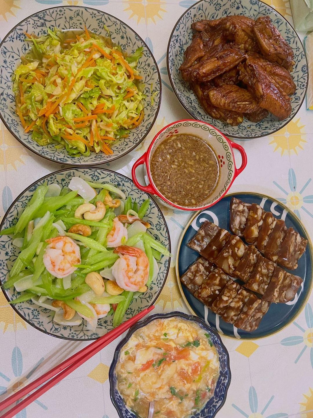 快手素炒圆白菜胡萝卜丝
