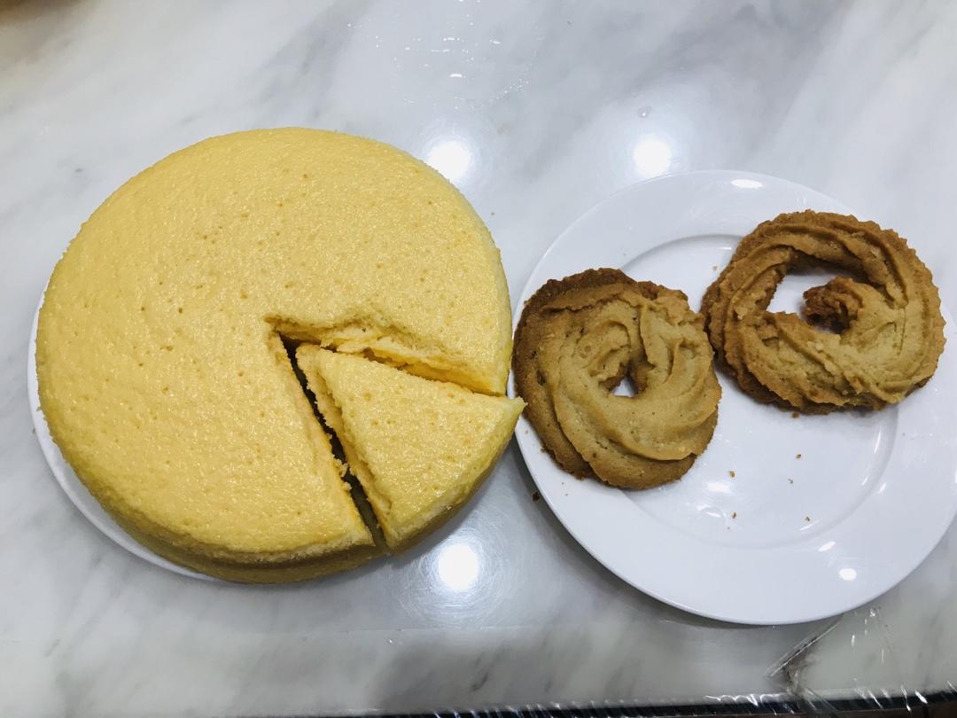 超简单完美戚风蛋糕（6寸2蛋）附打发、翻拌、脱模视频