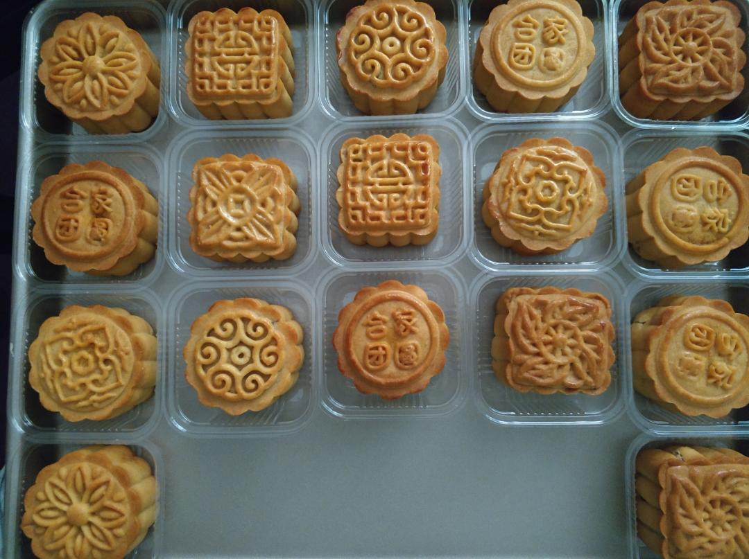 广式月饼——蛋黄莲蓉月饼
