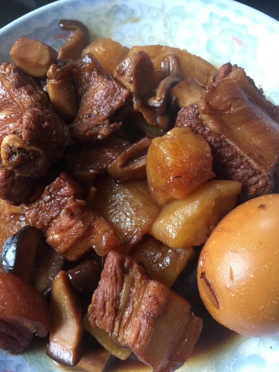 洋葱酥卤肉饭