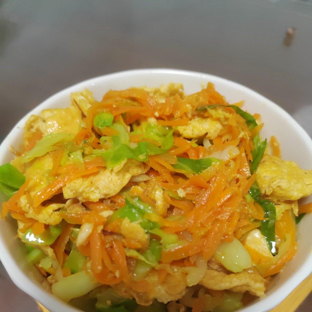 超级下饭的家常菜！给肉都不换的包菜炒鸡蛋
