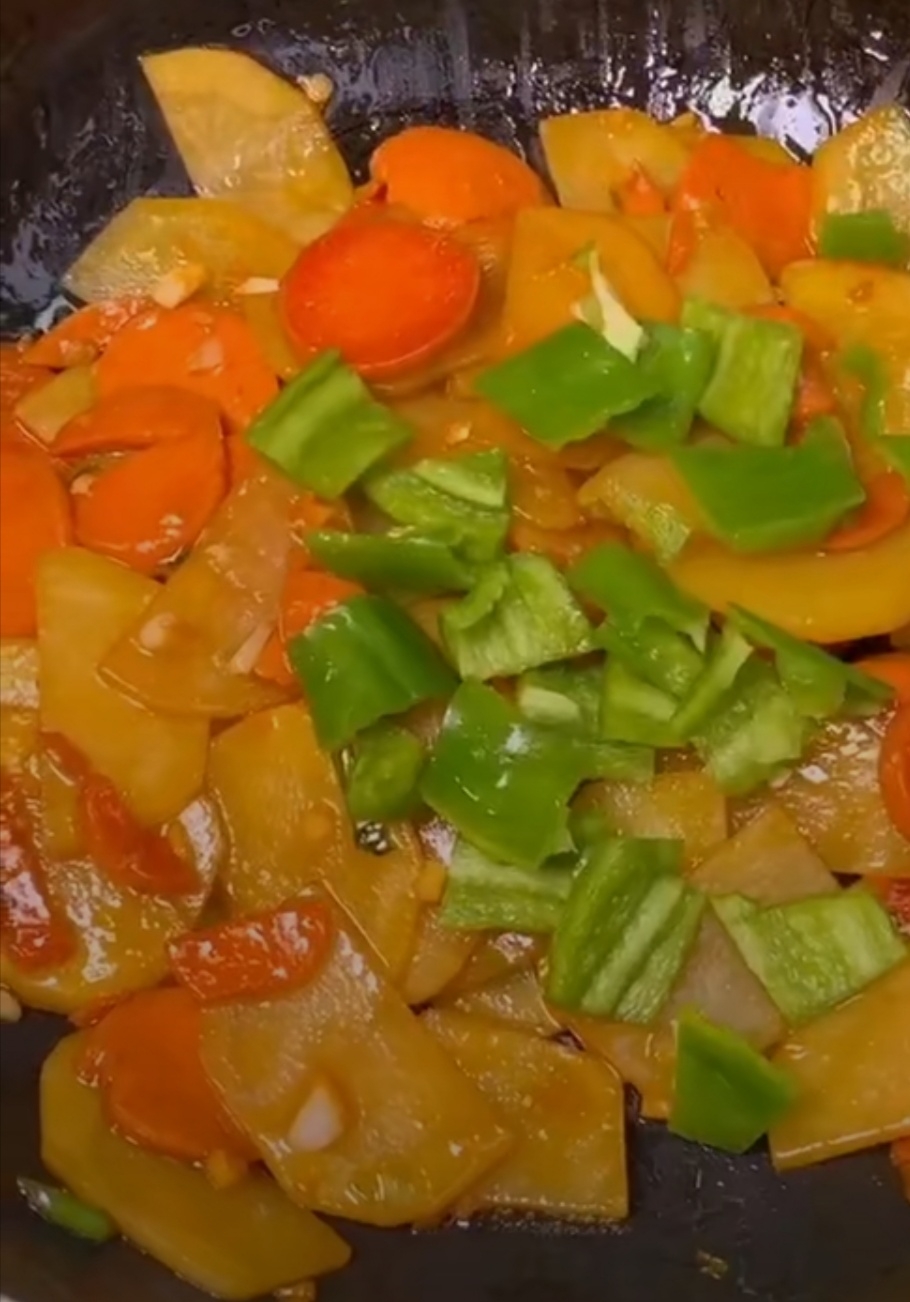 家常素菜-火腿炒土豆片的做法 步骤8