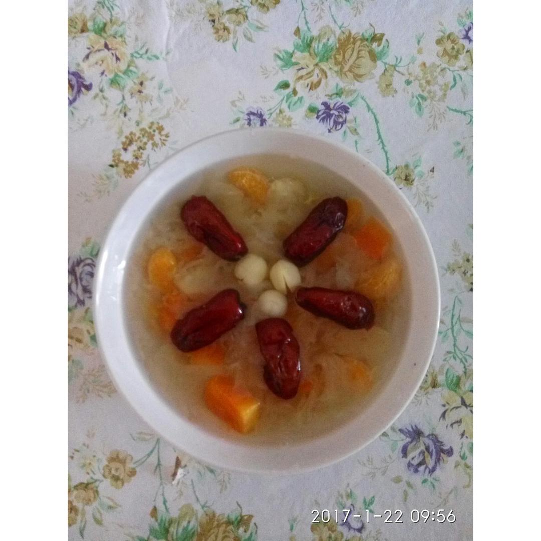 红枣银耳莲子羹