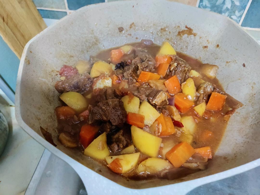 红烧牛肉土豆 （独家秘制）