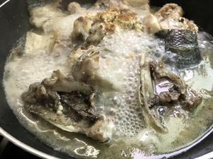 【顺德厨娘】生鱼两味，野葛菜煲生鱼汤，炒生鱼片的做法 步骤4