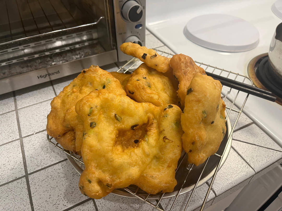 早餐店炸葱油饼 外酥里软 葱香味十足 附细节视频详解