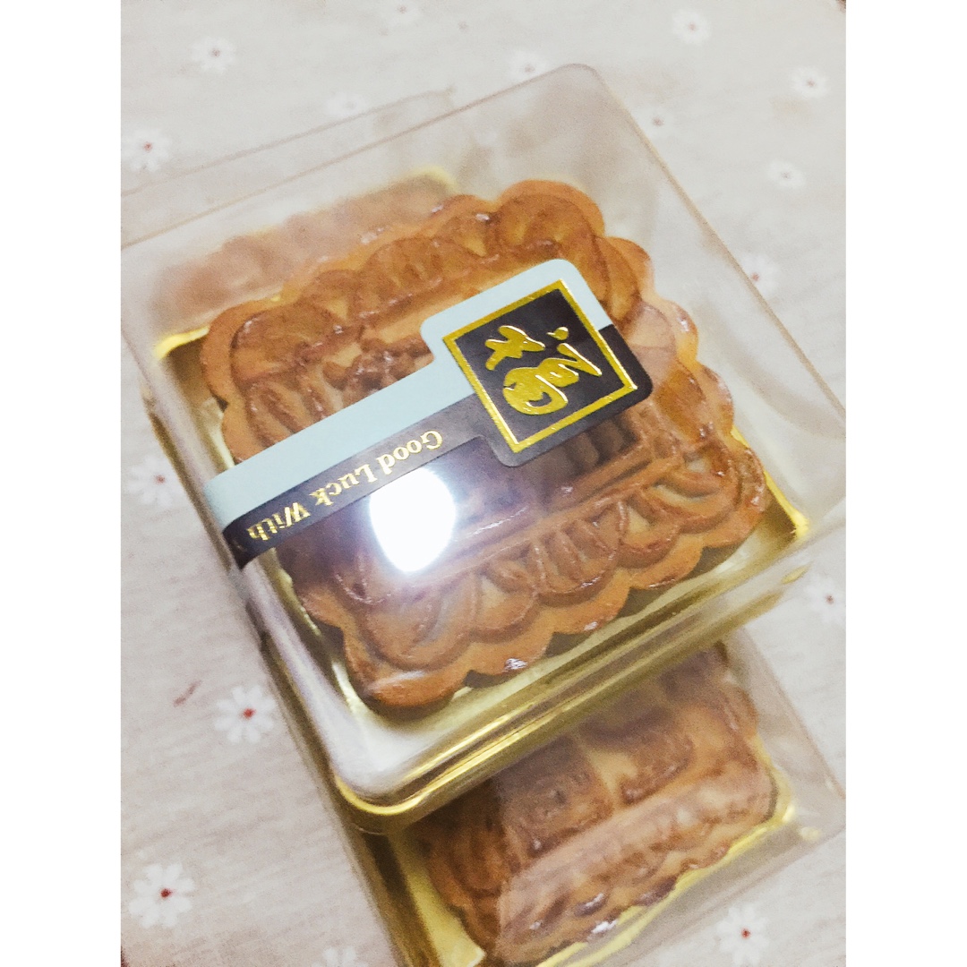 广式月饼—蛋黄莲蓉月饼