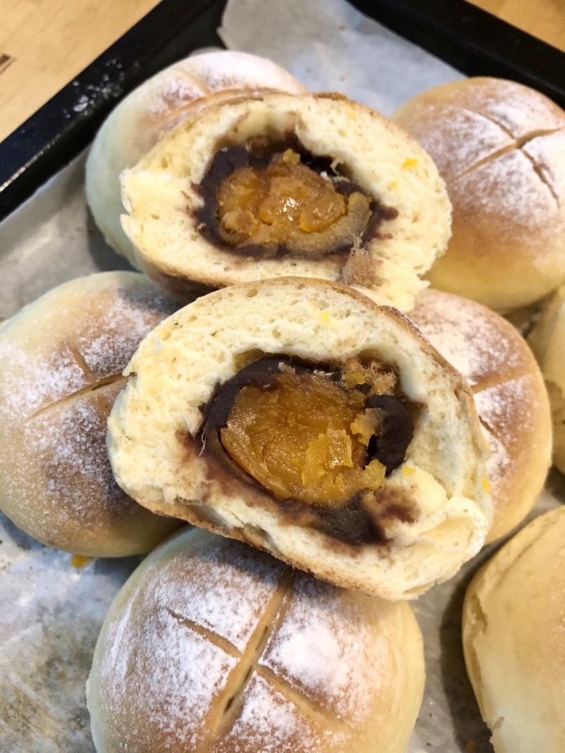 咸蛋黄豆沙面包