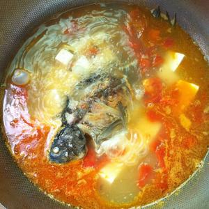 番茄豆腐炖鲫鱼的做法 步骤5