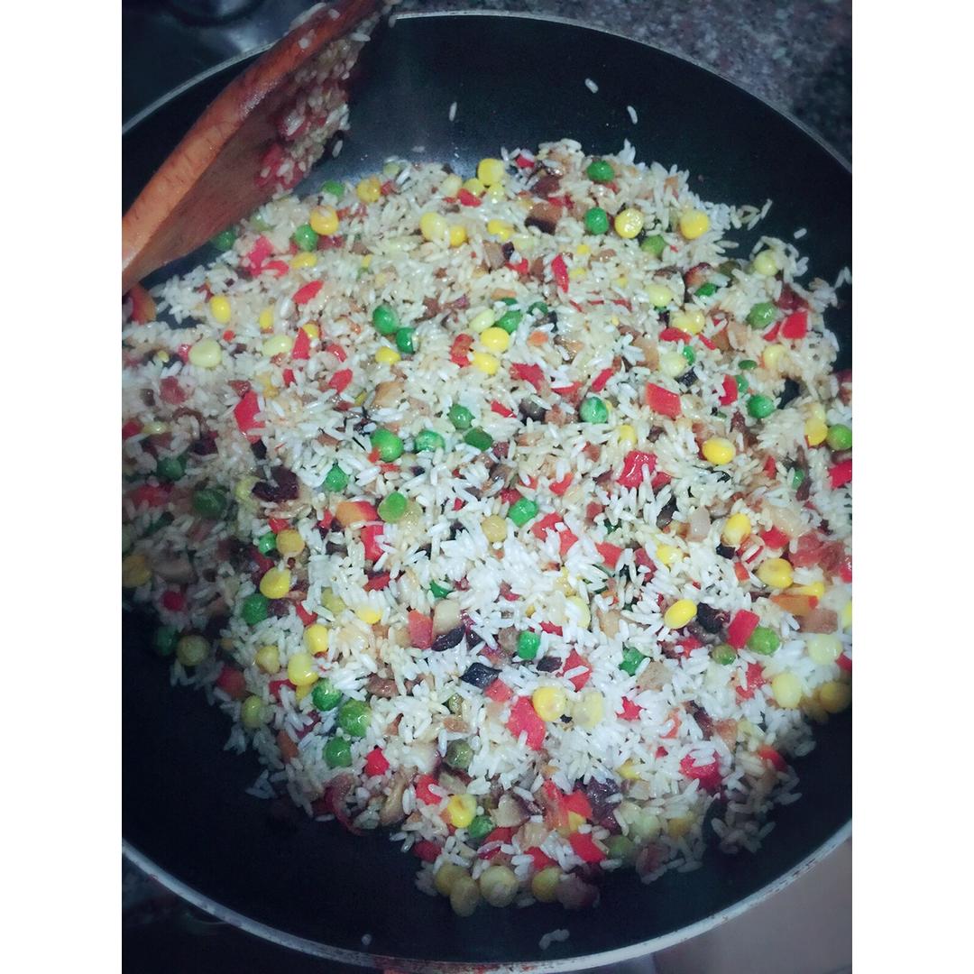 豌豆腊肉糯米饭