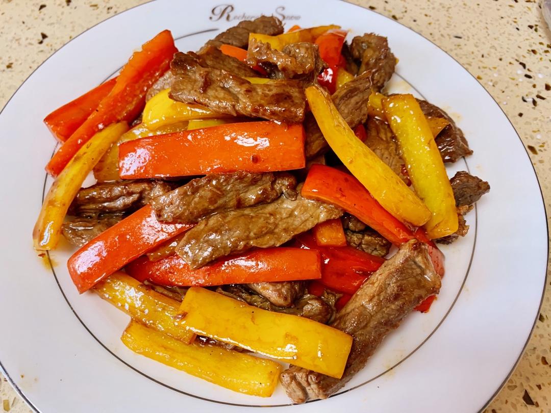 色彩鲜亮饱满的牛肉菜，孩子爱吃的——彩椒牛柳【孔老师教做菜】