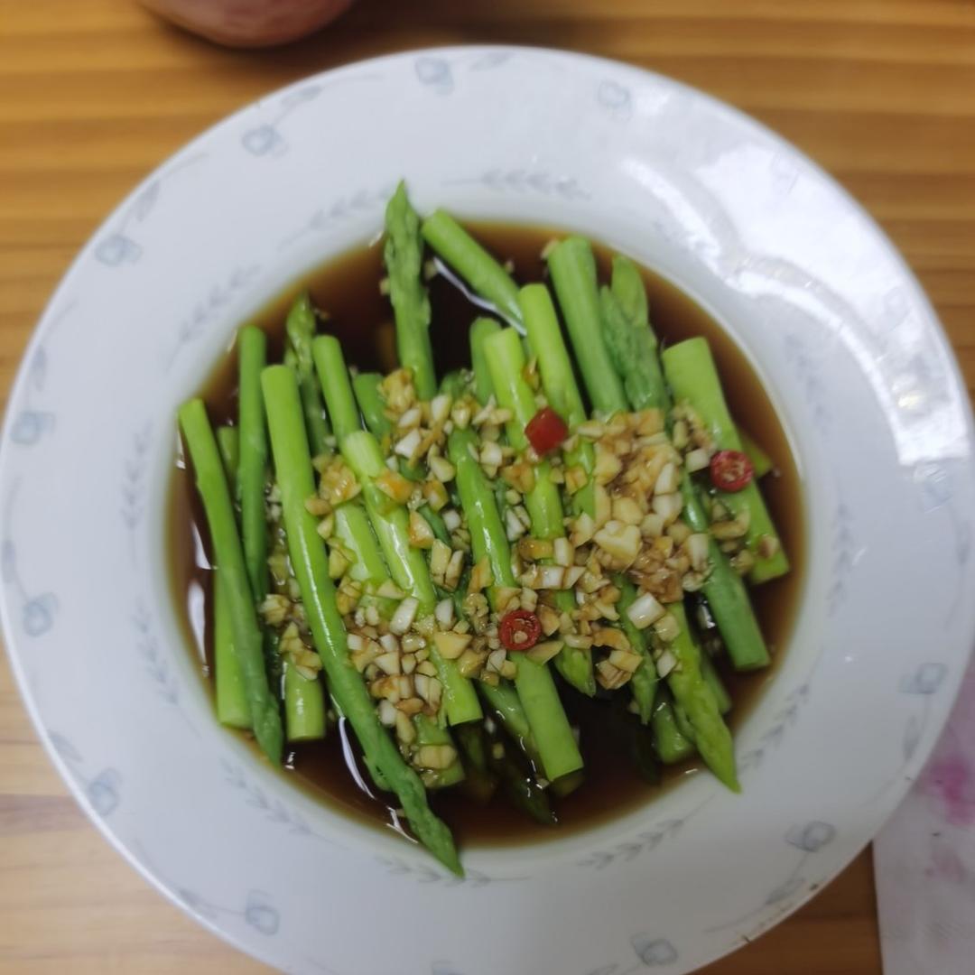 白灼芦笋