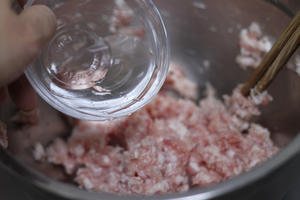 鲜肉水煎包的做法 步骤2