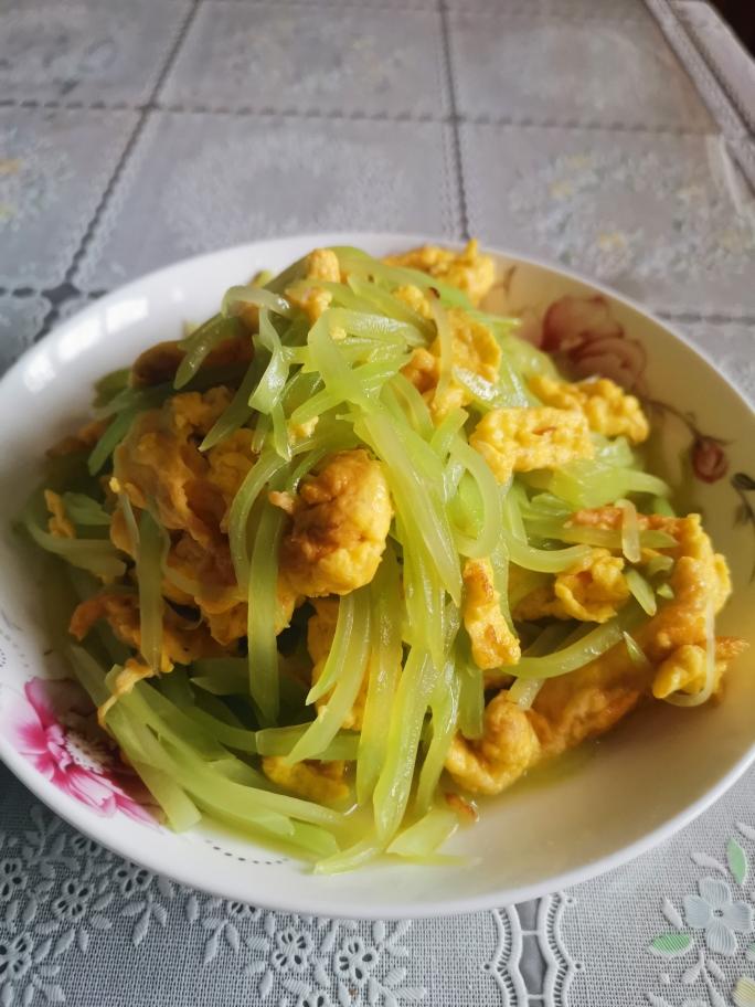 莴笋炒鸡蛋