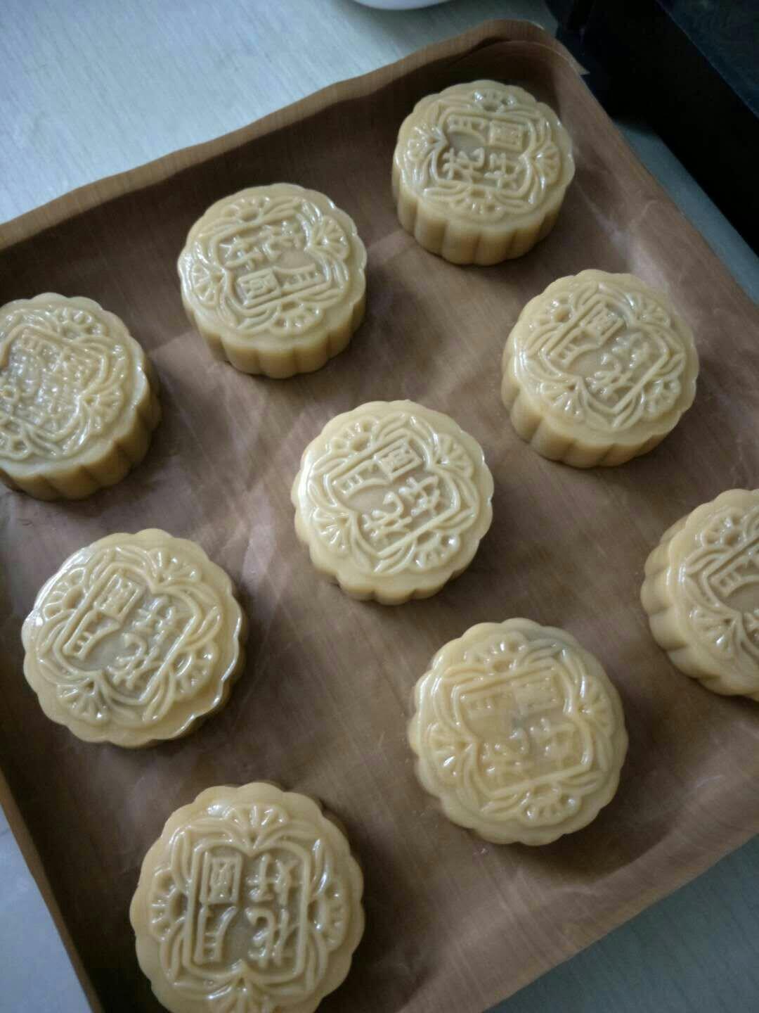 广式月饼——蛋黄莲蓉月饼